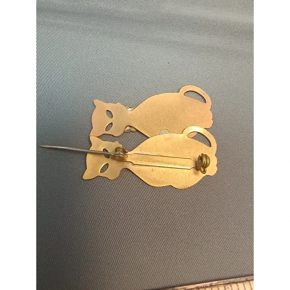 Vintage Two Cats Sitting Pin‎ Brooch Tri Color Gold Tone Mixed Metal Jewelry